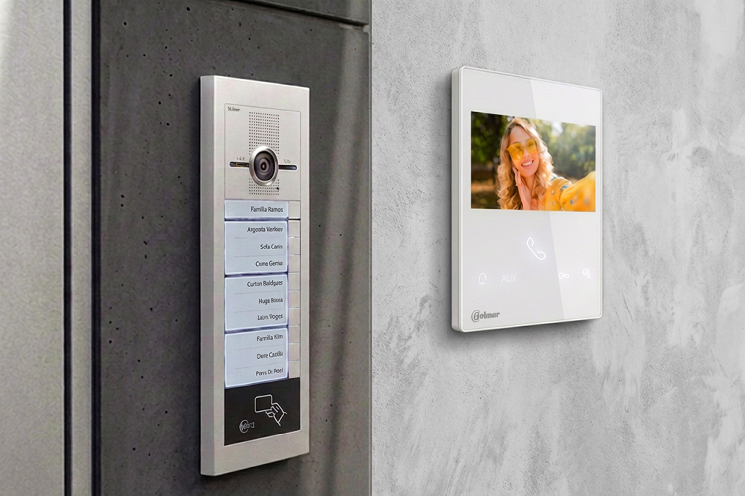 Video portafon i video monitor na zidu